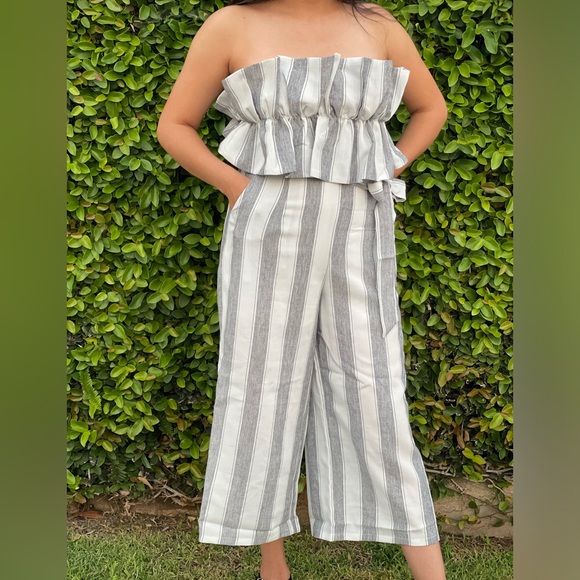 Striped Ruffled Romper - Picture 2 of 6